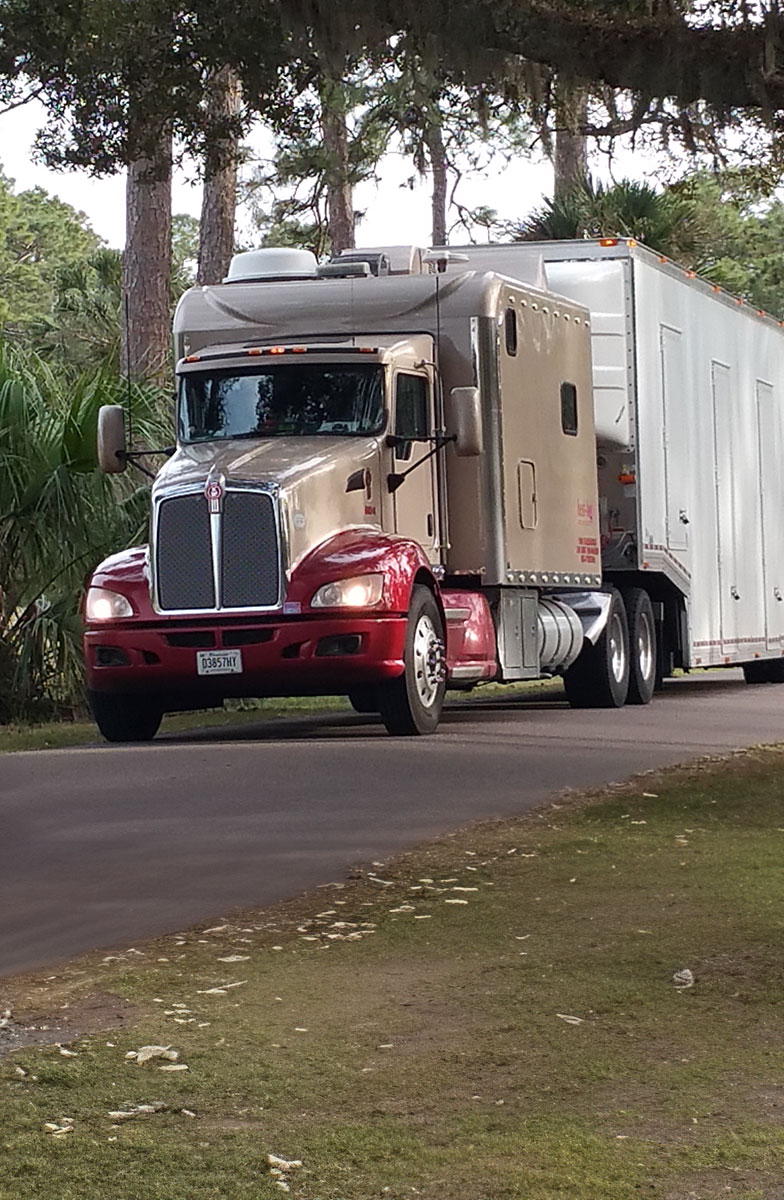 best-log Transports Your Vehicle <br>Safely and Securely